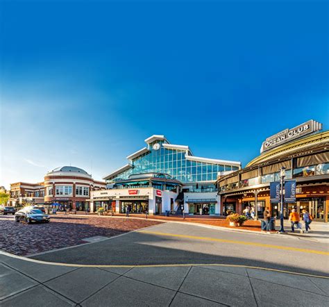 Easton center mall - L’Occitane will move into a larger space at Easton Town Center at 4037 Fenlon St. Sur La Table will relocate to the former space of another kitchen store, Williams Sonoma, on Easton Station in ... 